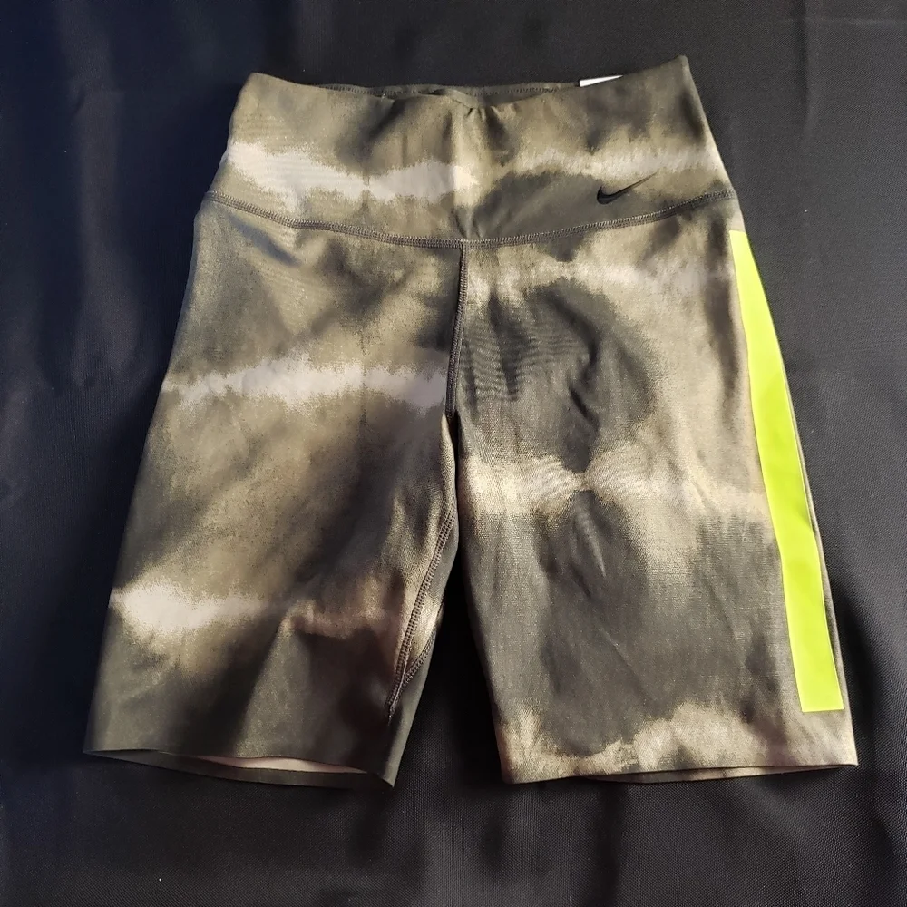 Nike One Luxe 7” Tie Dye Mid Rise Biker‎ Shorts NWT XS